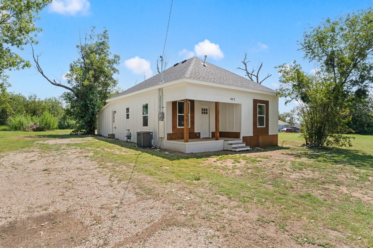 402 East Charles Street #1 - Photo 2 of 15