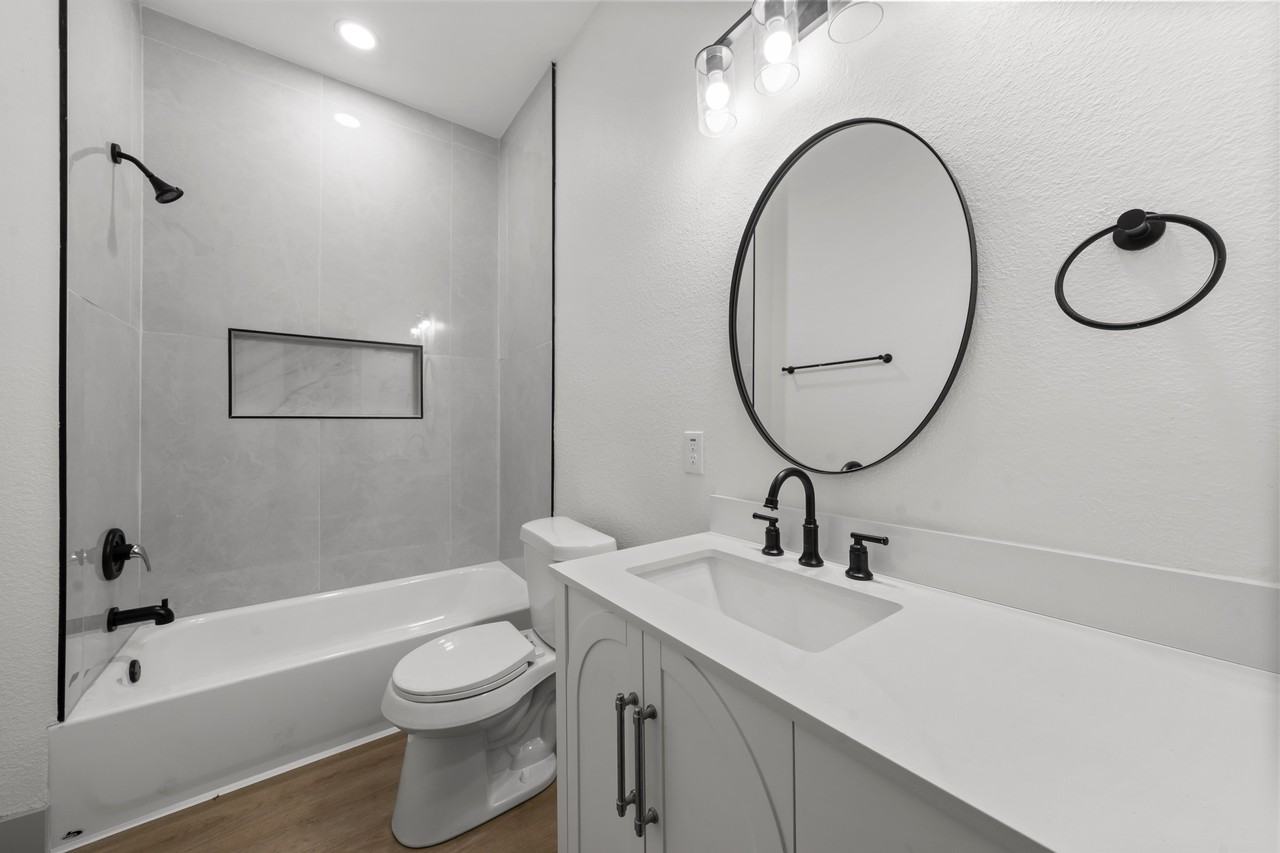 402 East Charles Street #1 - Photo 5 of 15