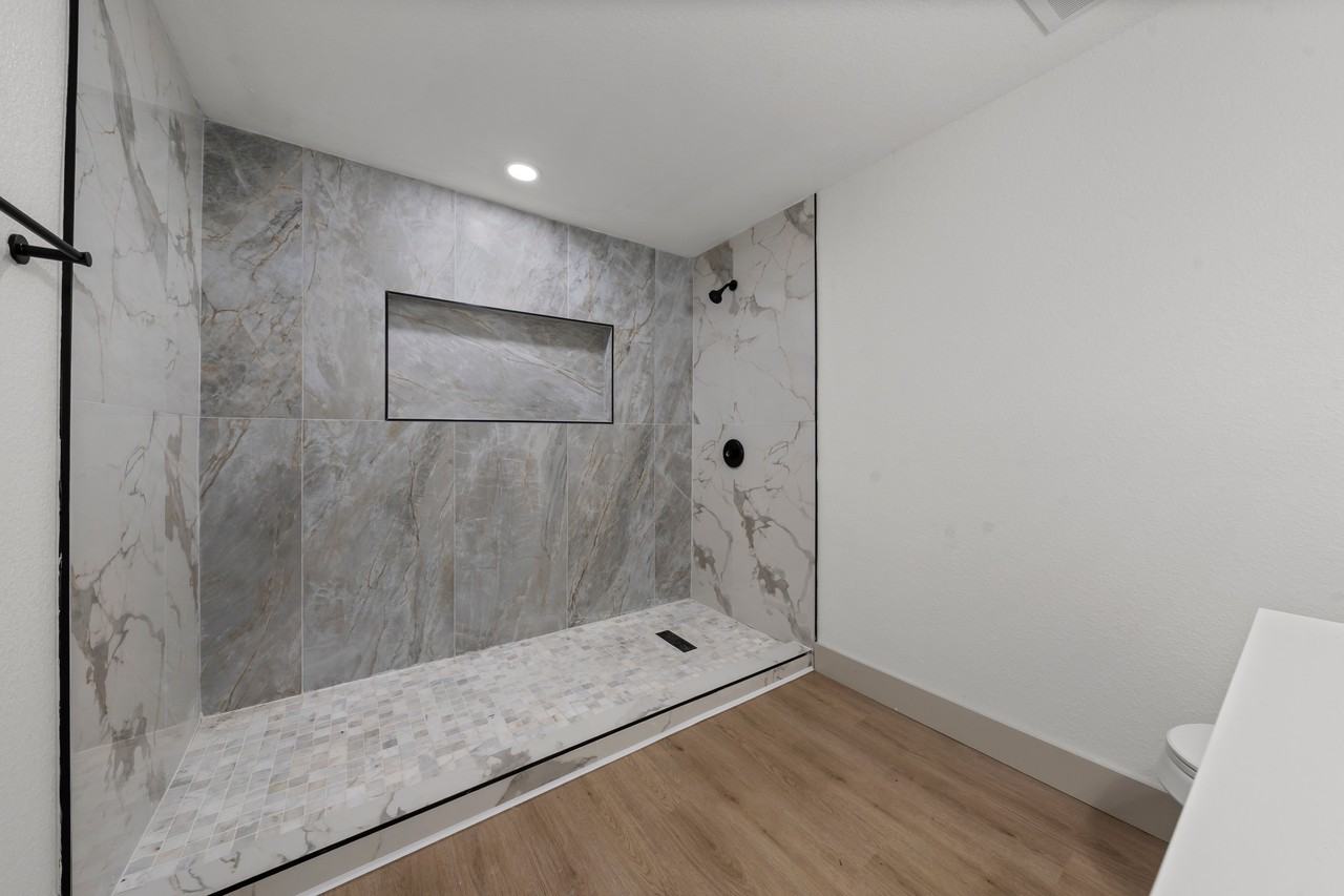 402 East Charles Street #1 - Photo 7 of 15