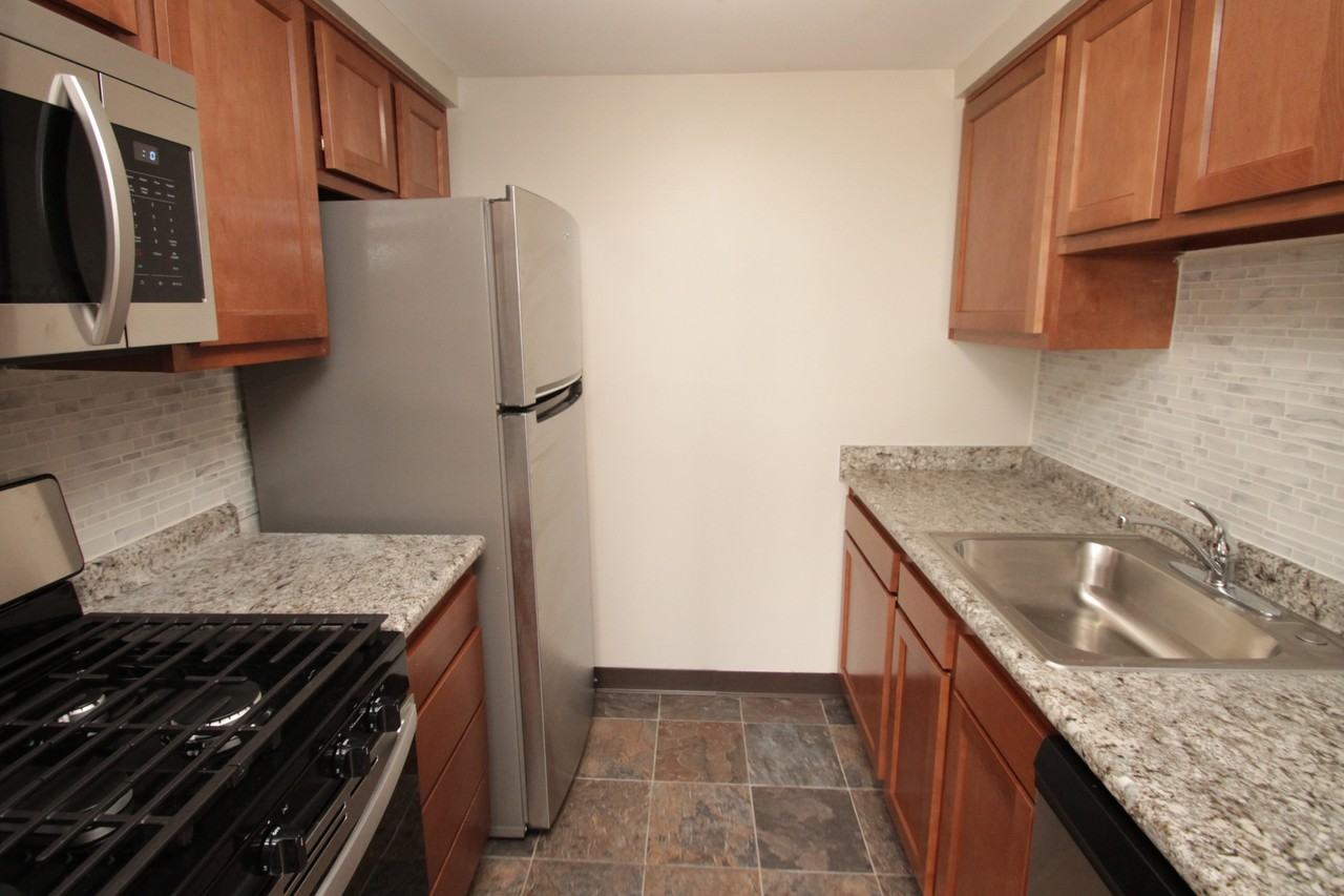 5388 5388 MAIN STREETAPT 11