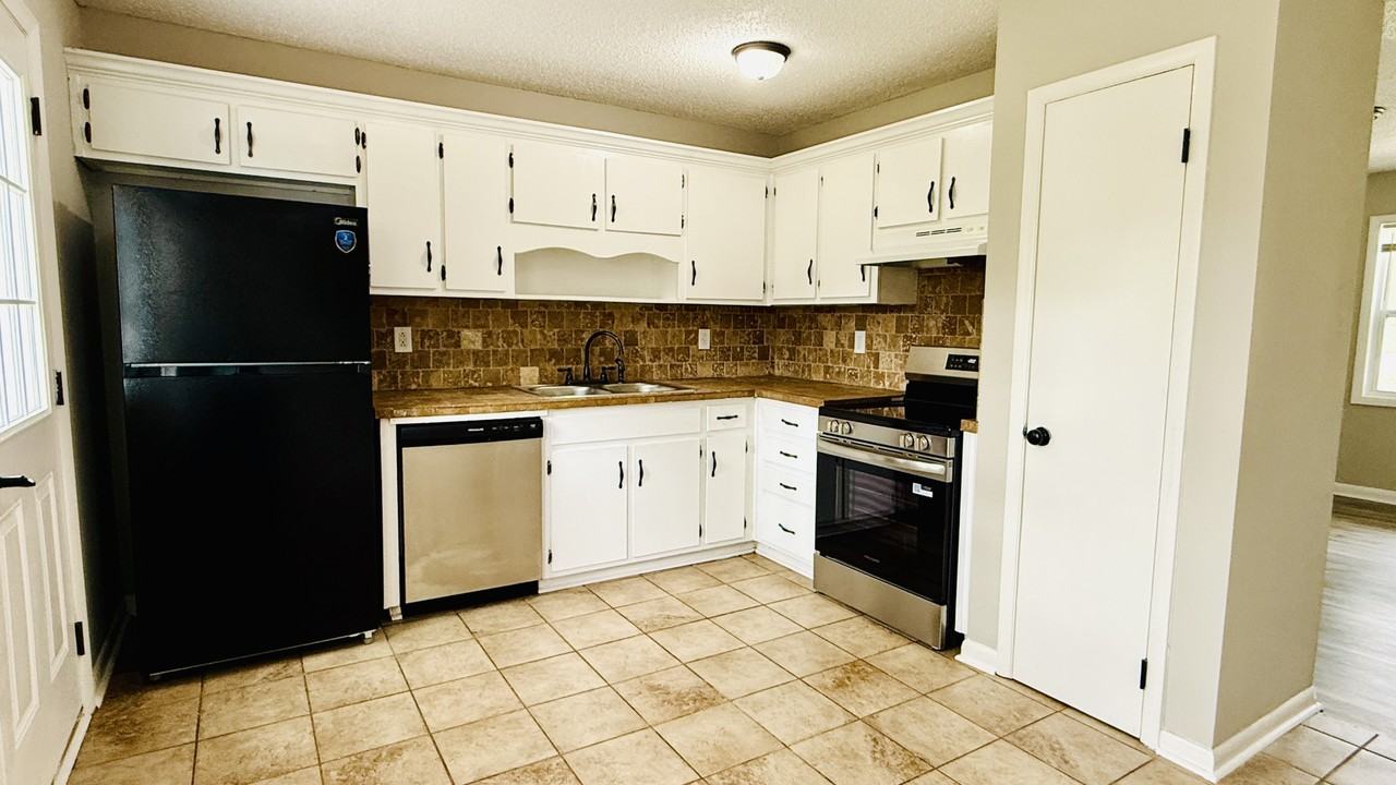 2432 Yorkshire Dr Sw #1 - Photo 7 of 18