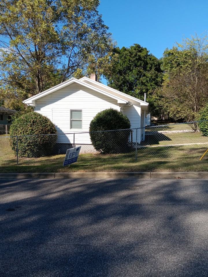 512 34th Ave W #1 - Photo 7 of 7