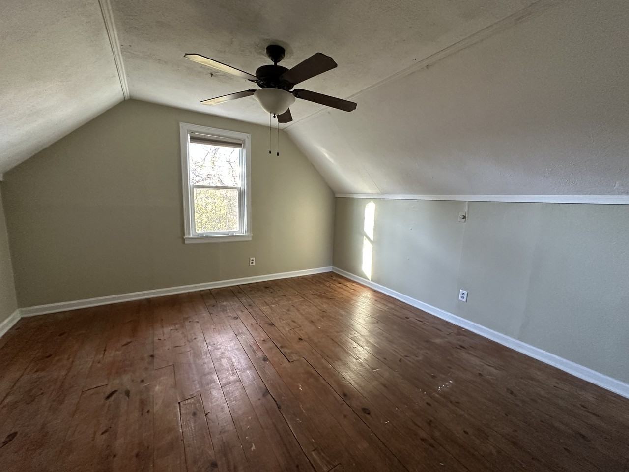 1543 Graf St #1 - Photo 3 of 9