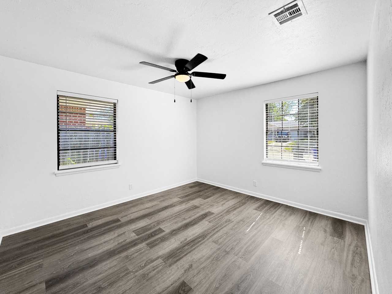 513 Manor Drive #1 - Photo 5 of 20