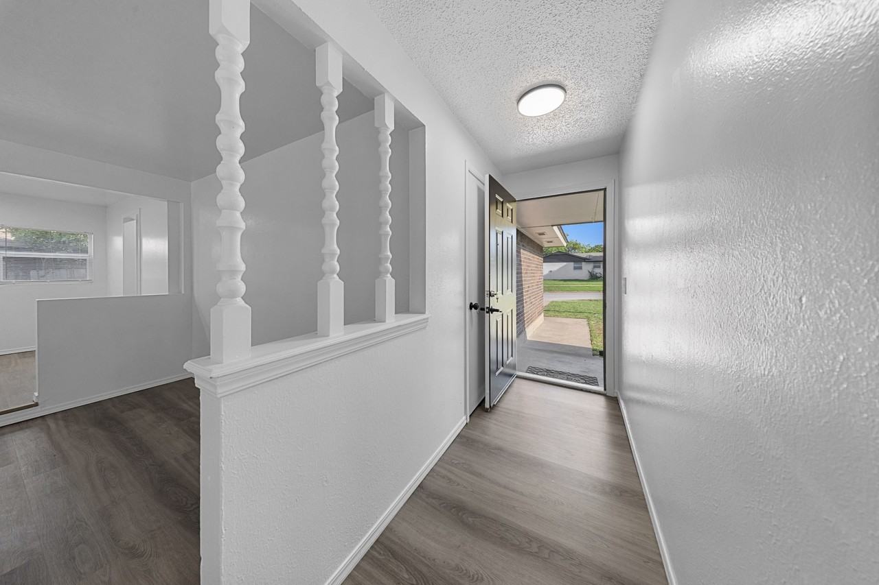 3232 Parker Dr #1 - Photo 3 of 28