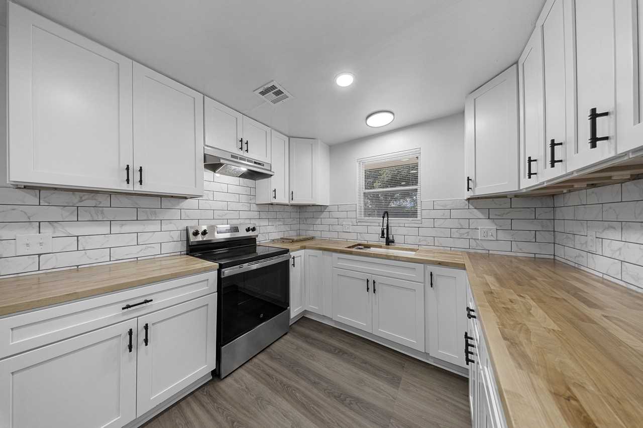 3232 Parker Dr #1 - Photo 7 of 28