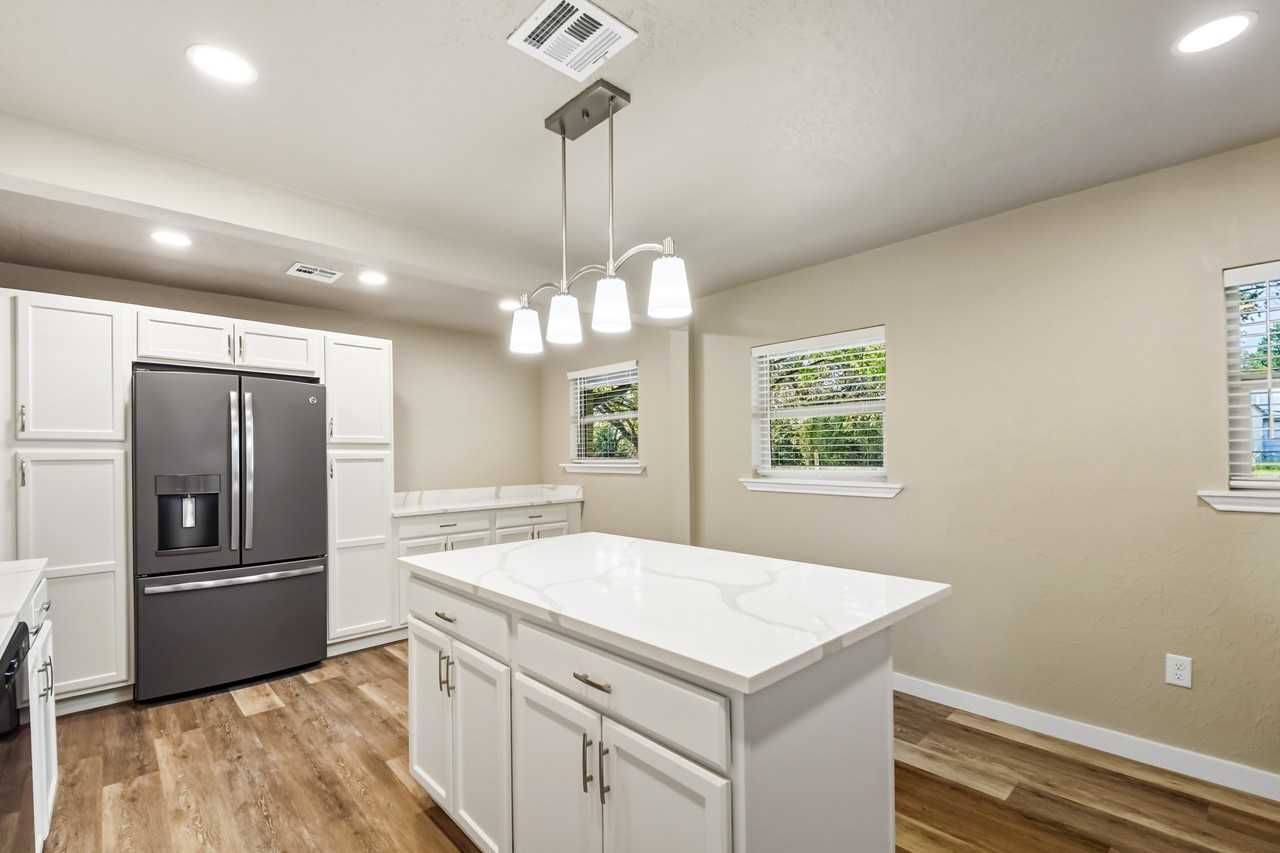 243 Orchard St #1 - Photo 5 of 23