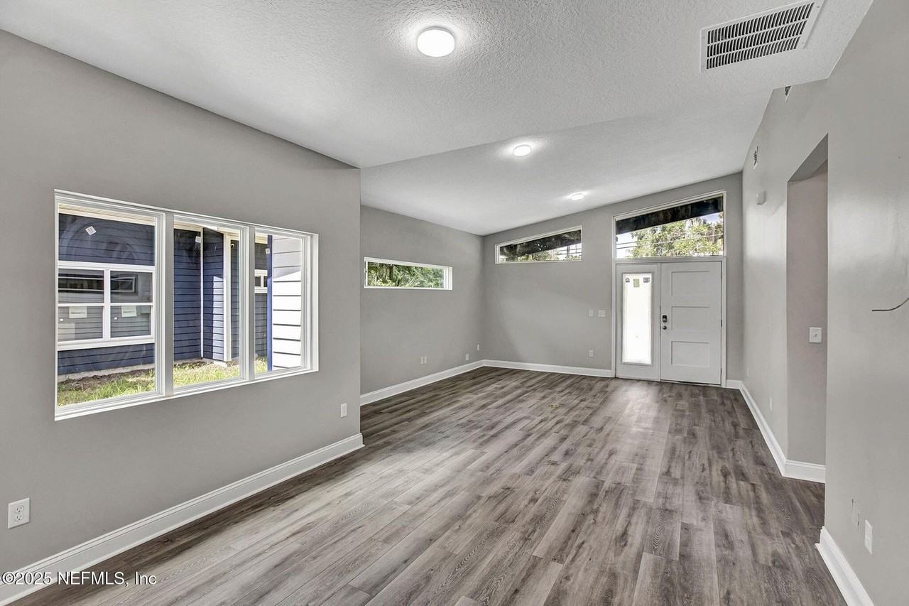 944 Alderside St #1 - Photo 5 of 28