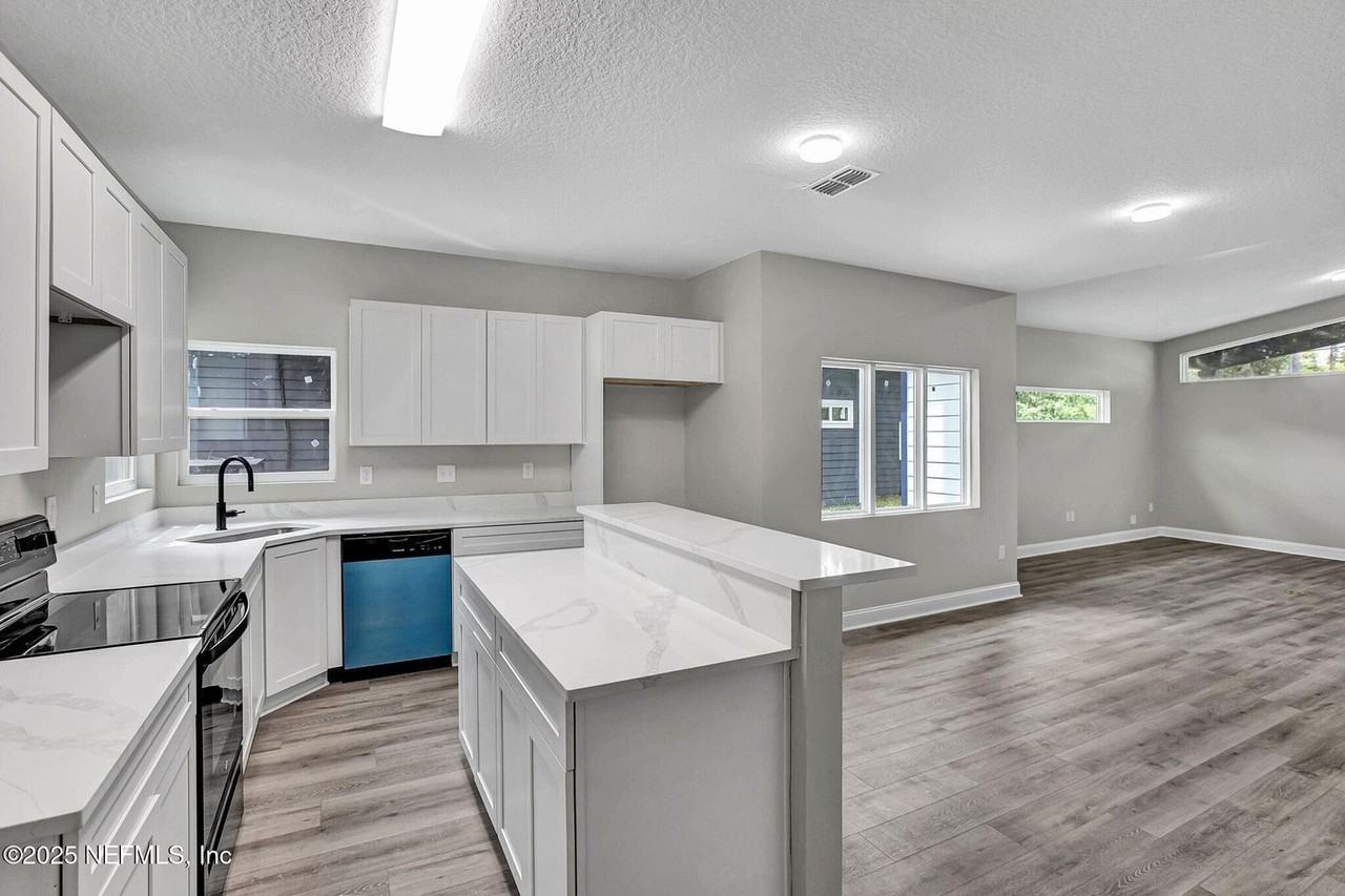 944 Alderside St #1 - Photo 6 of 28