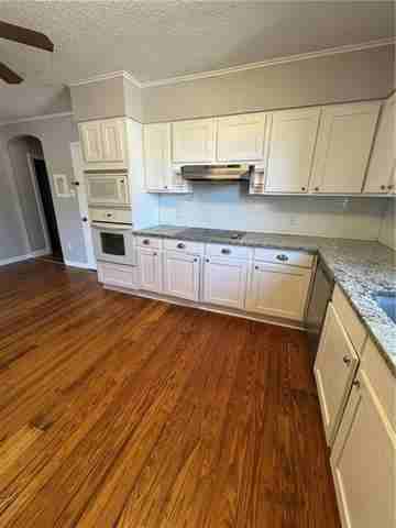 408 Severn Ave #B - Photo 7 of 25