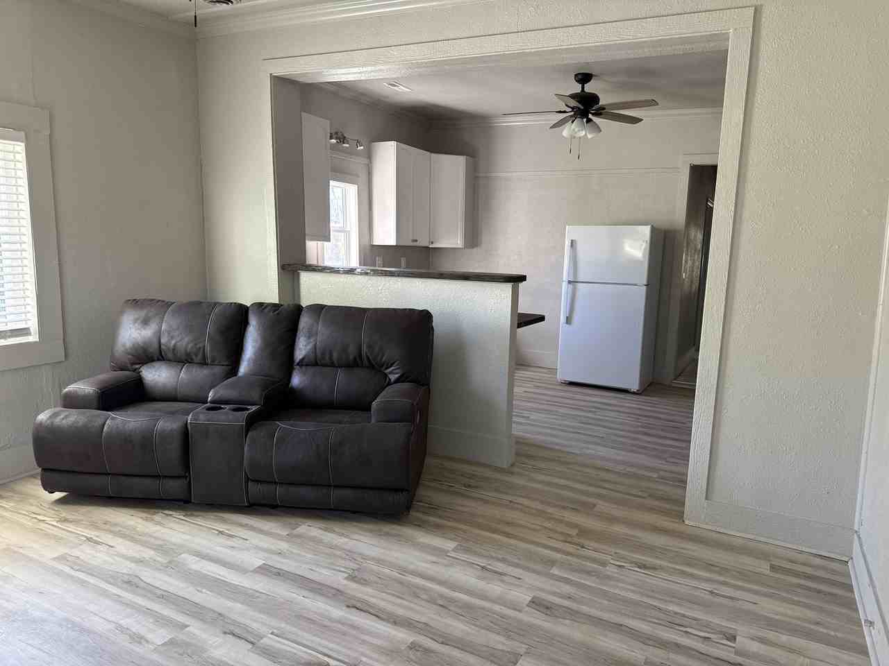 836 East 10th Street #1 - Photo 4 of 8