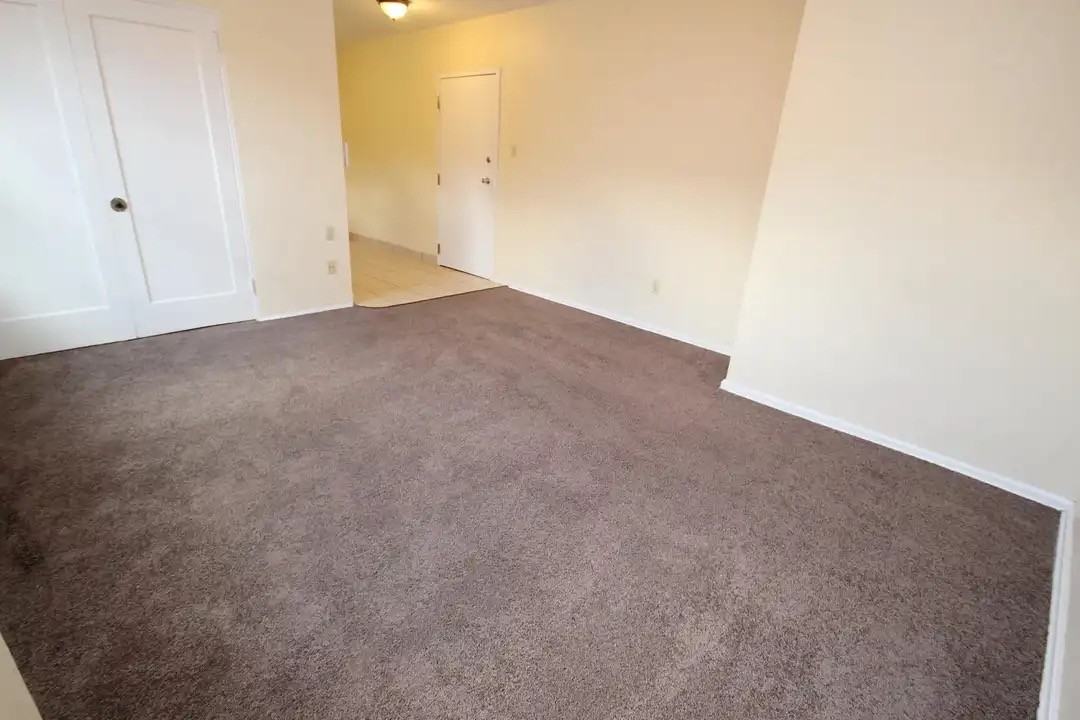 137 137 NORTH CRAIG STREETAPT 12 #T12 - Photo 2 of 5