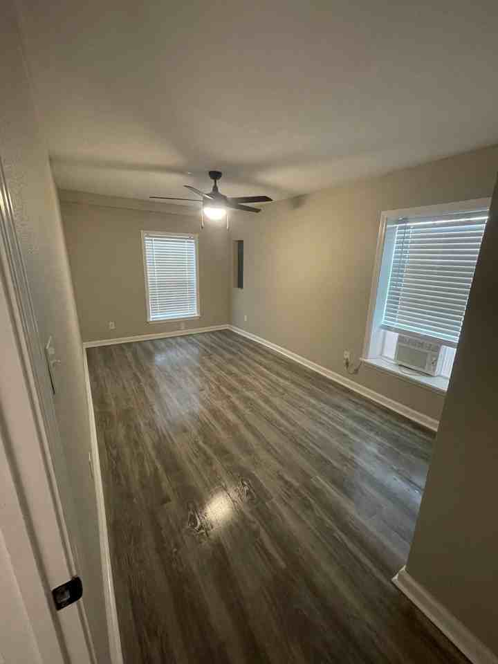 38 4th Street Southwest #A - Photo 5 of 9