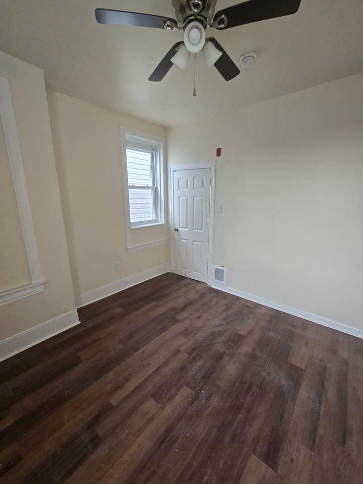 3219 N 13th St #1 - Photo 4 of 23