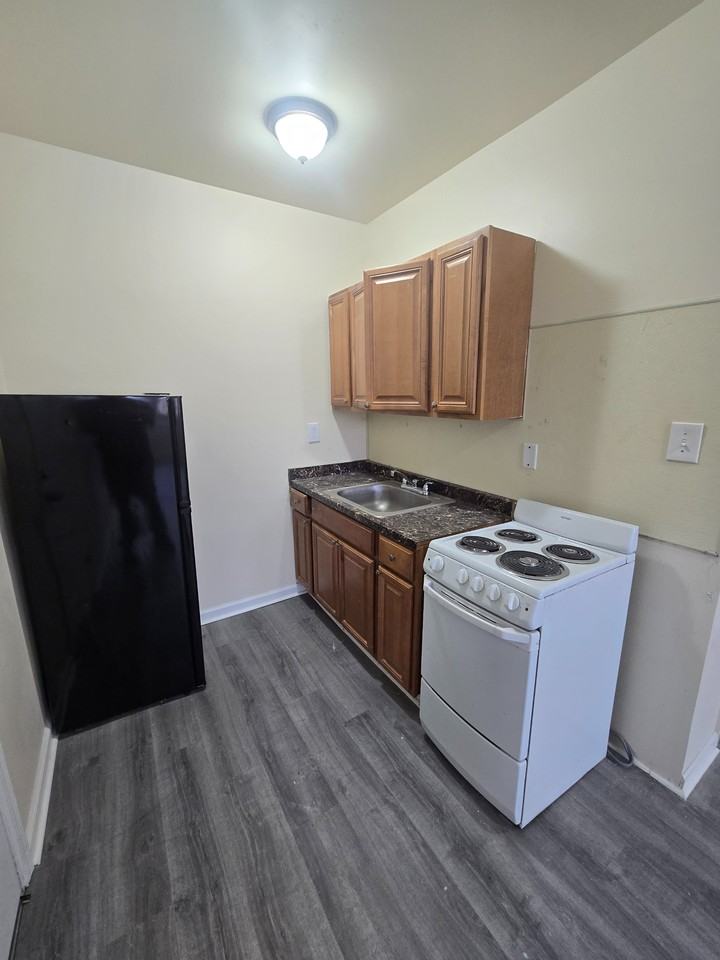 3219 N 13th St #2 - Photo 4 of 9