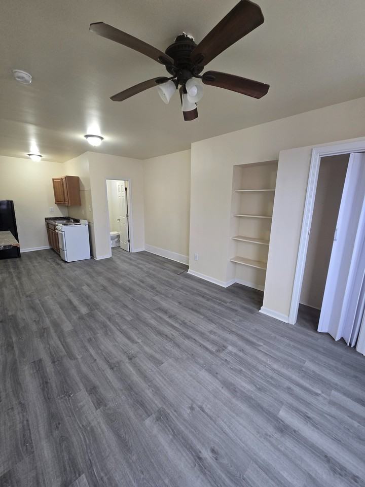 3219 N 13th St #2 - Photo 5 of 9