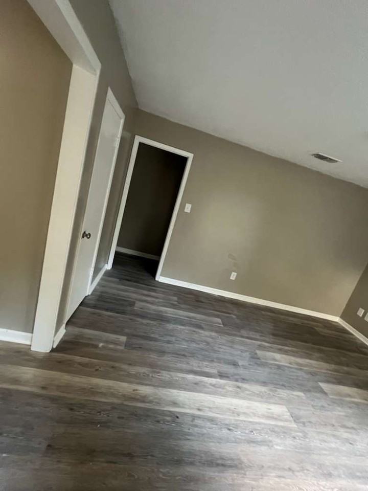 10405 Riverbend Cir #1 - Photo 3 of 22