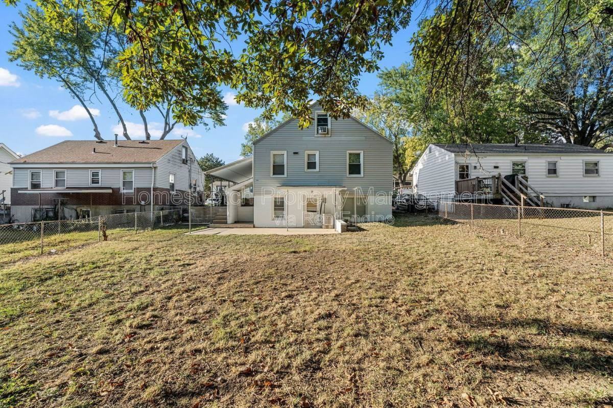 48 Young Dr - Photo 2 of 10