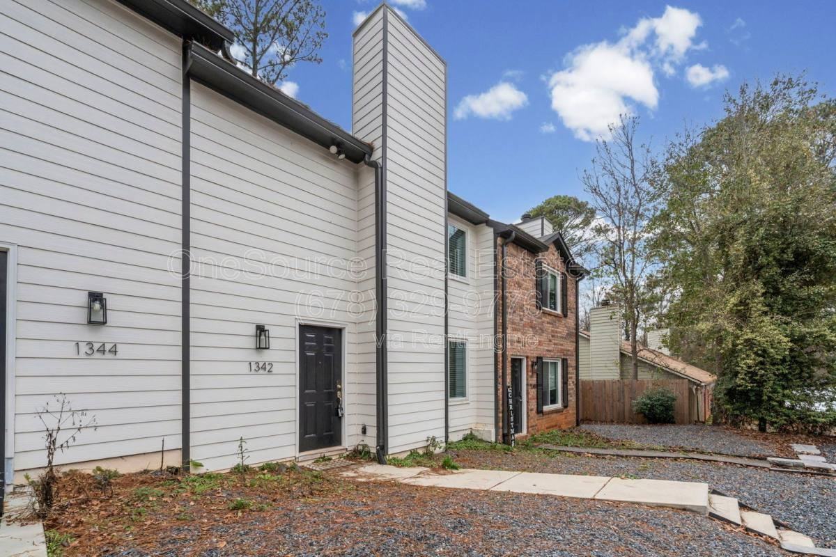 1342 N Hampton Rd #1 - Photo 3 of 10