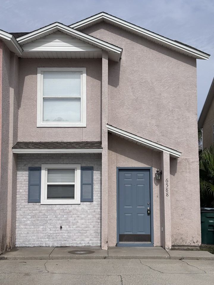 6588 Harbour Blvd #1