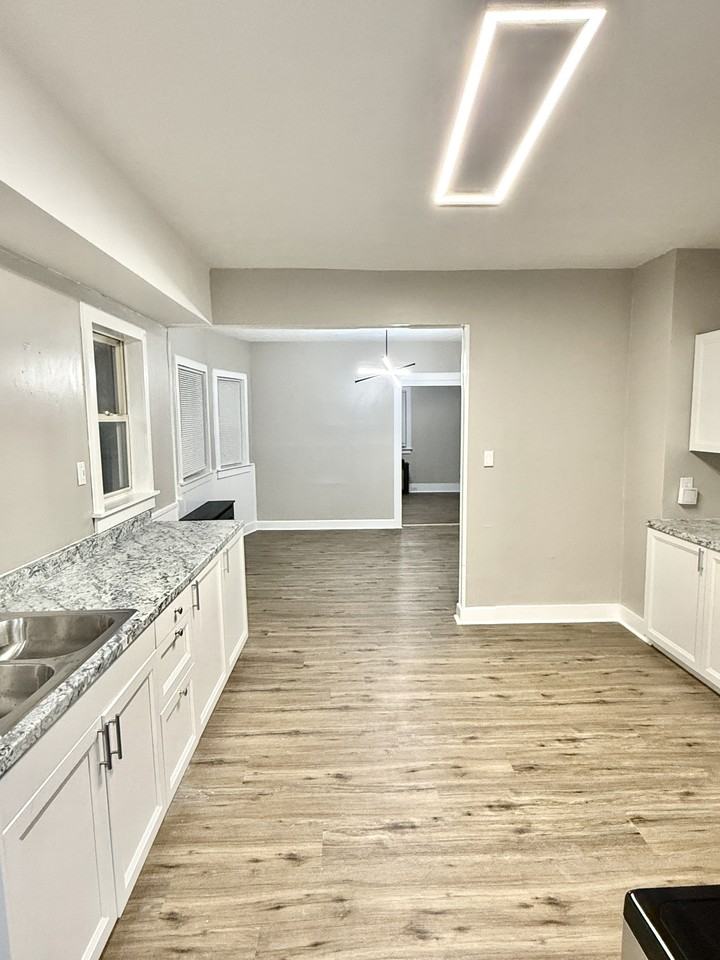 2007 S 8th St - Photo 2 of 10