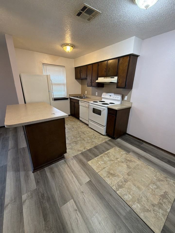 1908 Hickory Ave #A - Photo 3 of 9