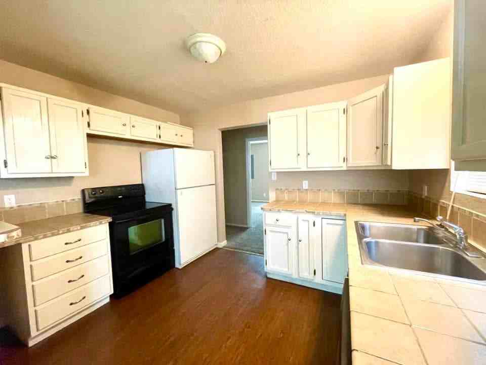 823 G St Nw #1 - Photo 3 of 33