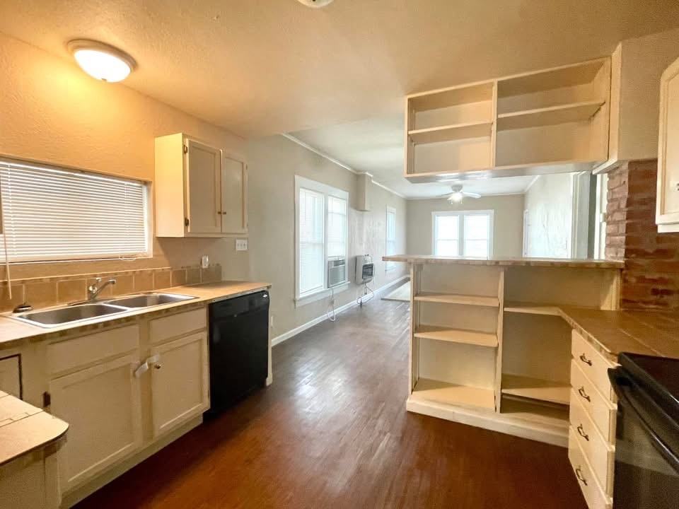 823 G St Nw #1 - Photo 4 of 33