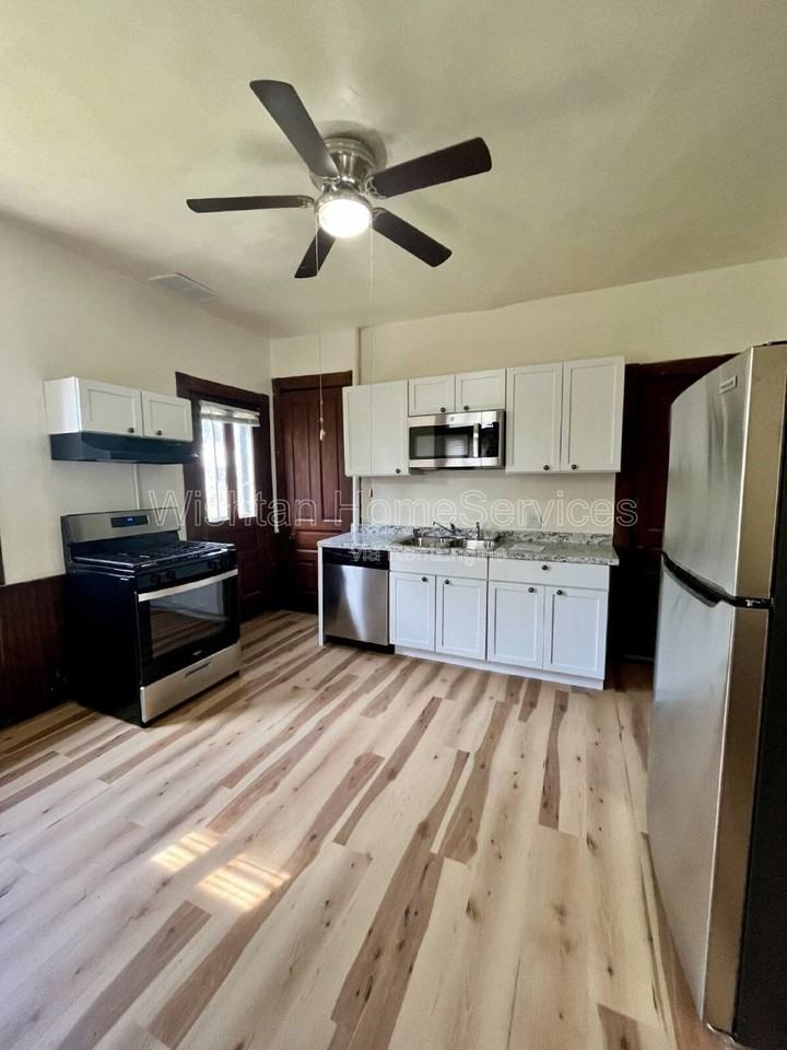 1016 York St - Photo 2 of 10