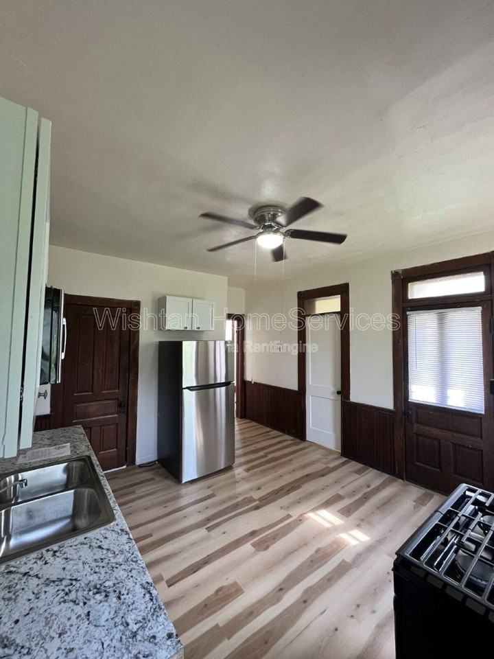 1016 York St - Photo 3 of 10