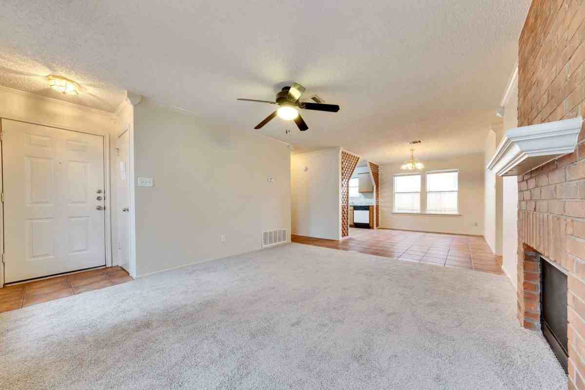 1625 Sylvia Court - Photo 3 of 10