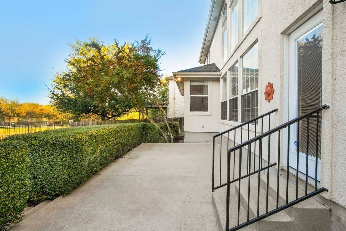 2514 Crenshaw Drive - Photo 3 of 10