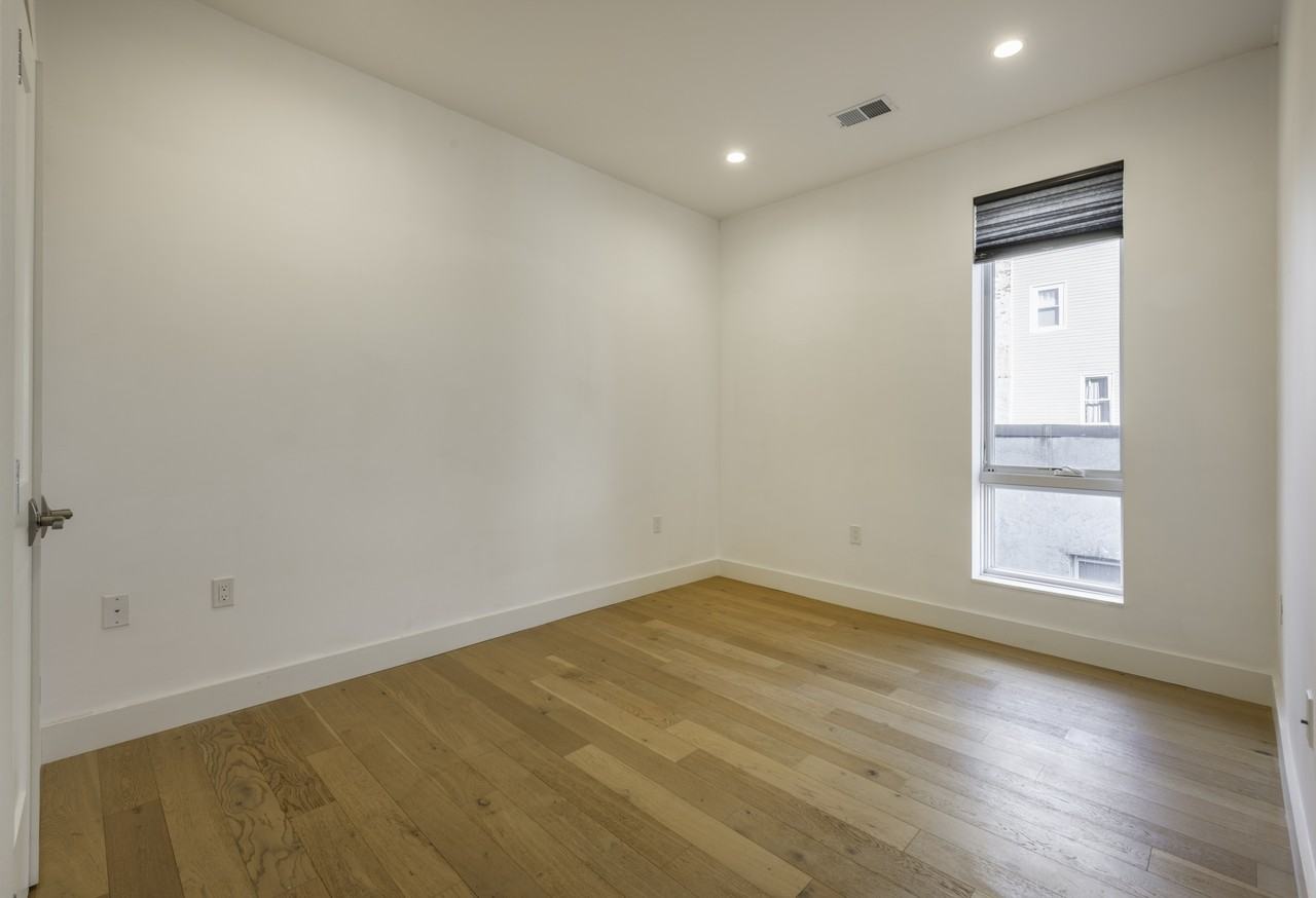 946 Saratoga Street #A - Photo 4 of 35