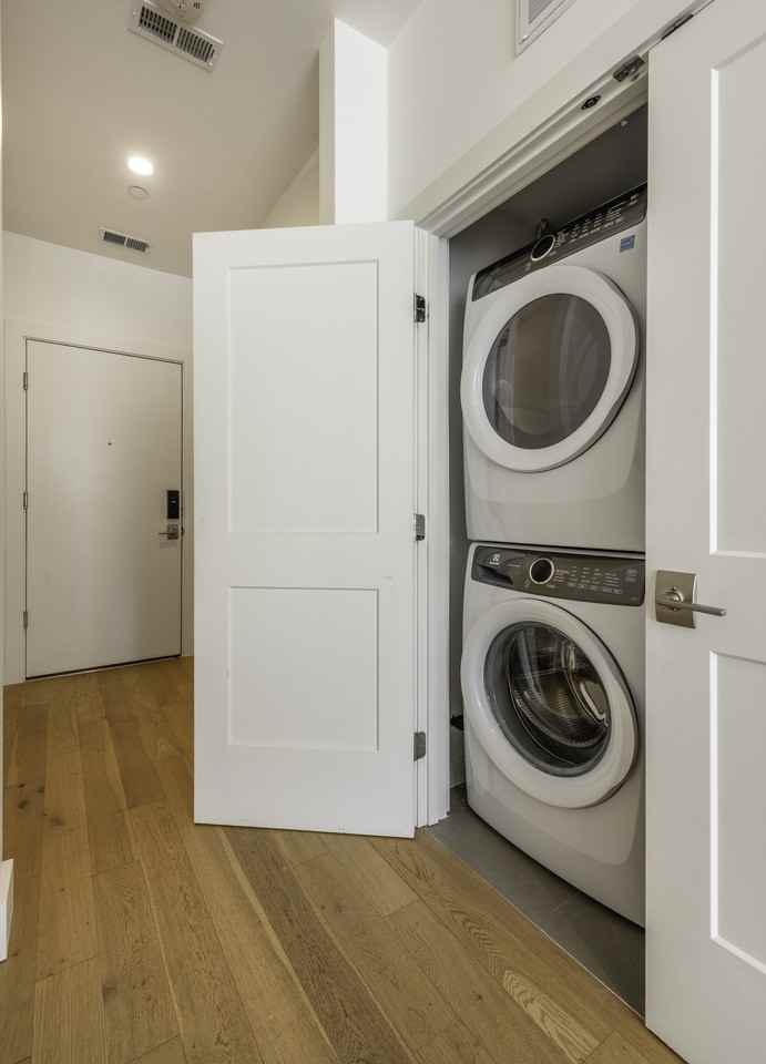 946 Saratoga Street #A - Photo 5 of 35