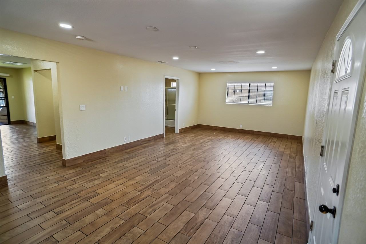 11817 Glenoaks Boulevard #11817-5 - Photo 3 of 26