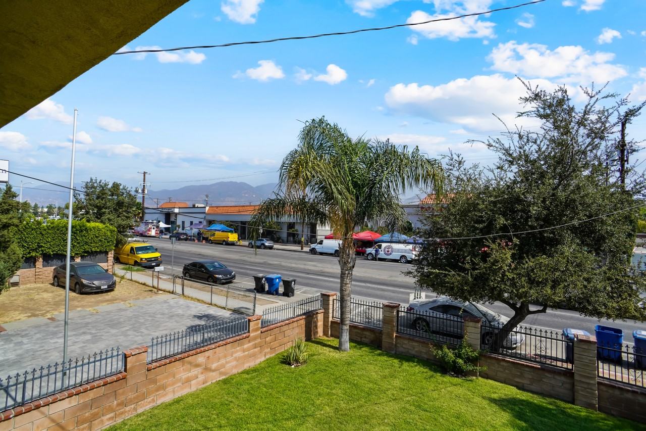 11817 Glenoaks Boulevard #11817-5 - Photo 5 of 26