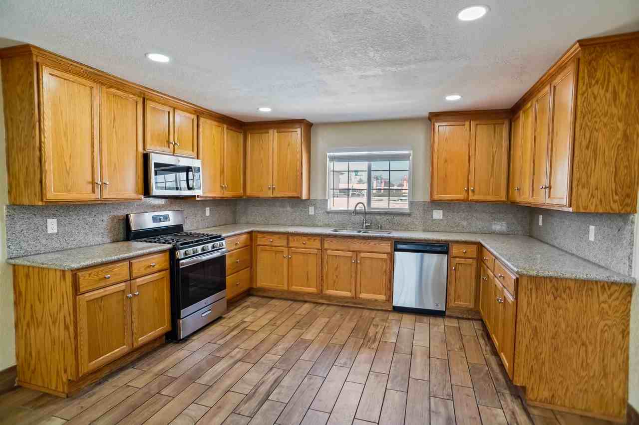 11817 Glenoaks Boulevard #11817-5 - Photo 6 of 26