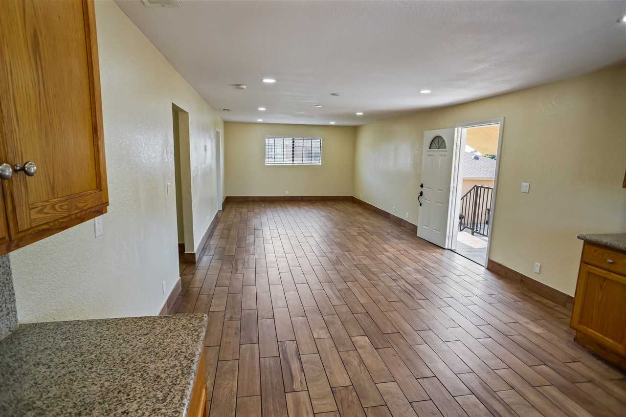 11817 Glenoaks Boulevard #11817-5 - Photo 7 of 26