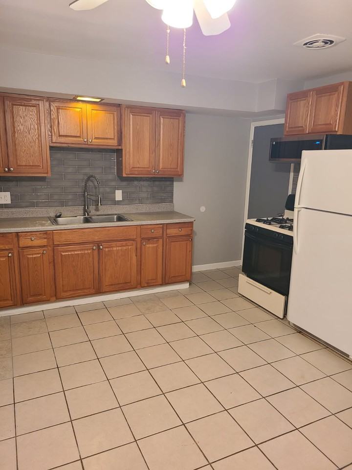 905 N Meadows Ct #A - Photo 3 of 20