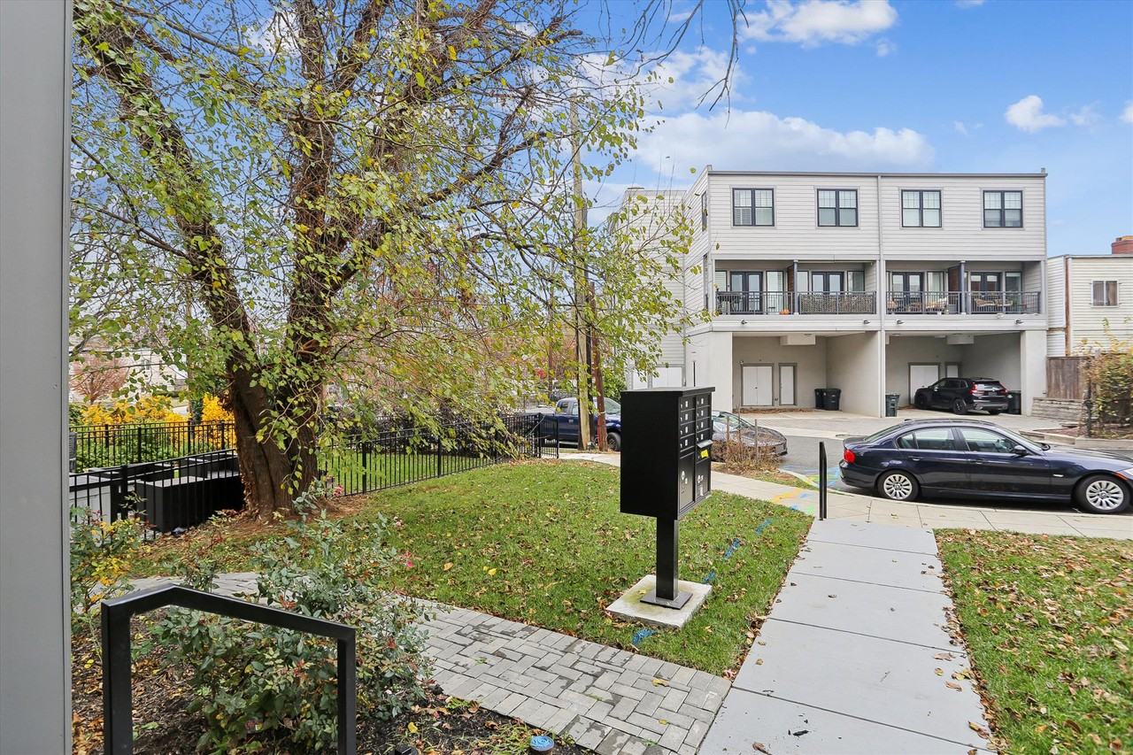 517 Montana Ave Ne #2 - Photo 3 of 28