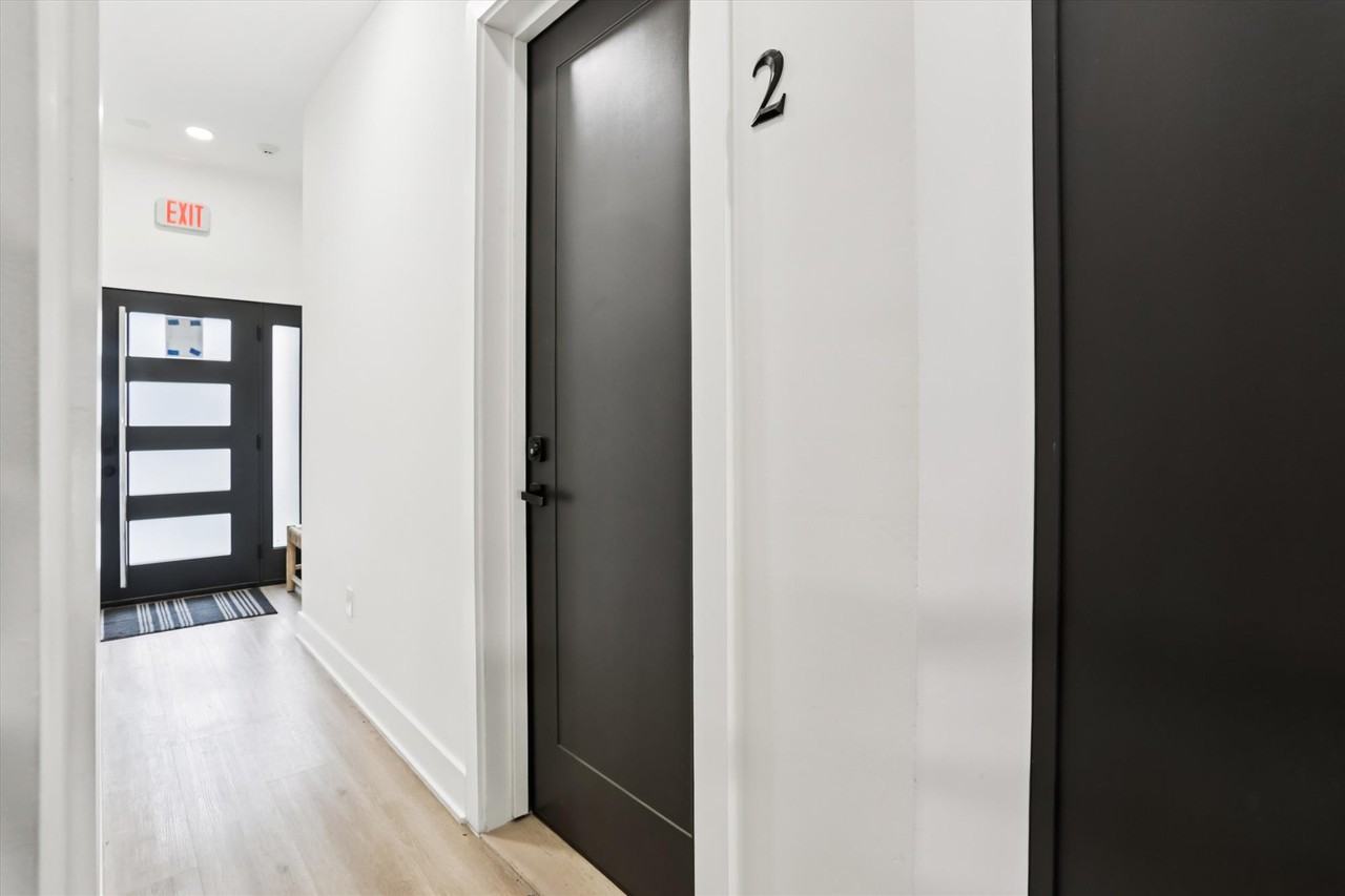 517 Montana Ave Ne #2 - Photo 4 of 28