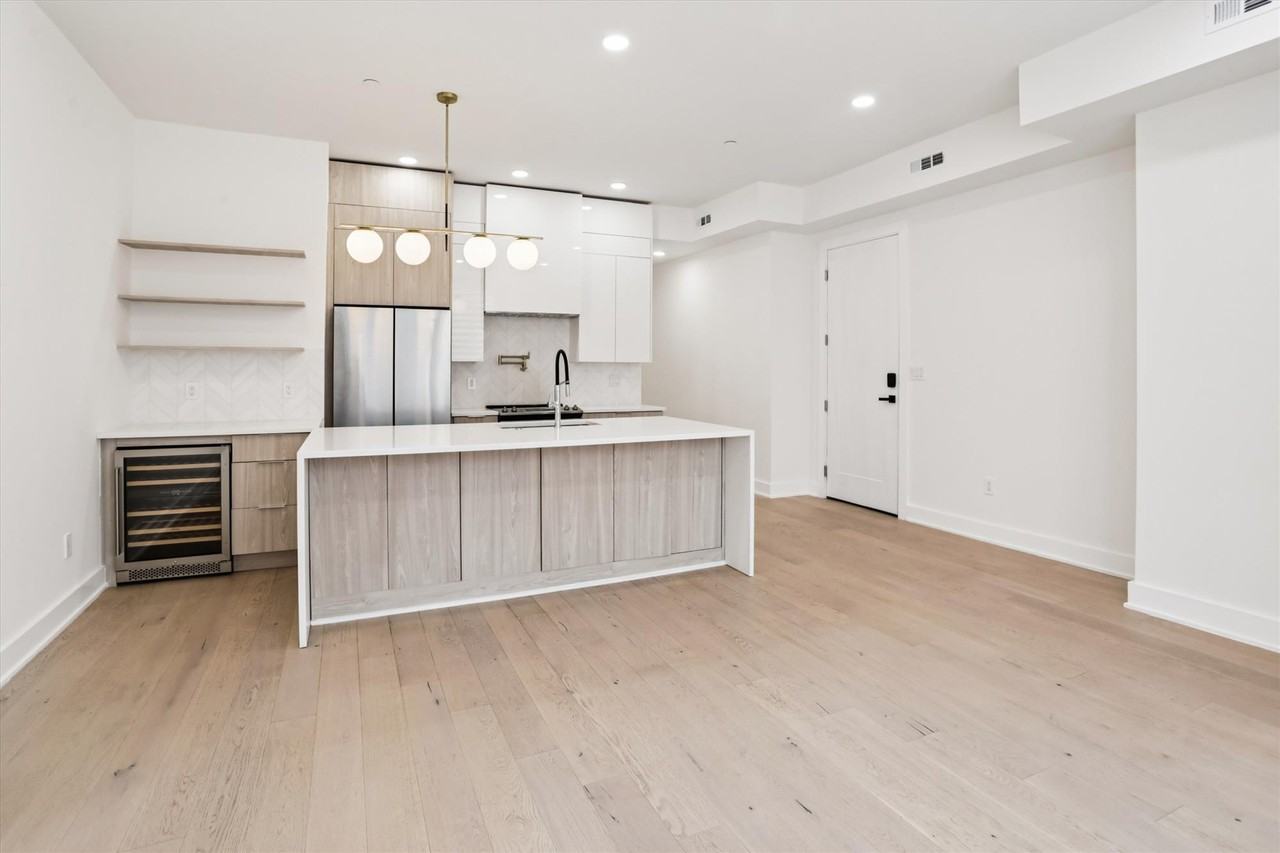 517 Montana Ave Ne #2 - Photo 6 of 28