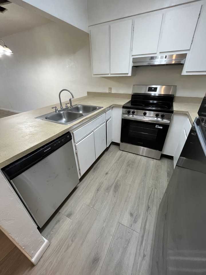 2546 Southwest 31st Place #1 - Photo 6 of 17