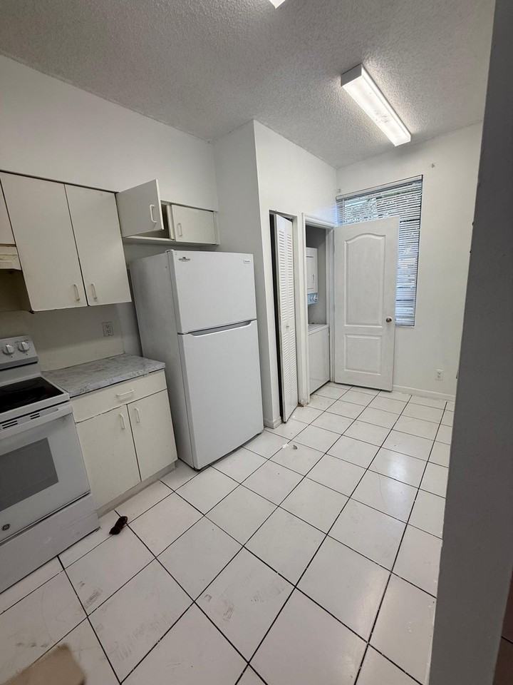 21300 Northeast 8th Court #1 - Photo 5 of 10