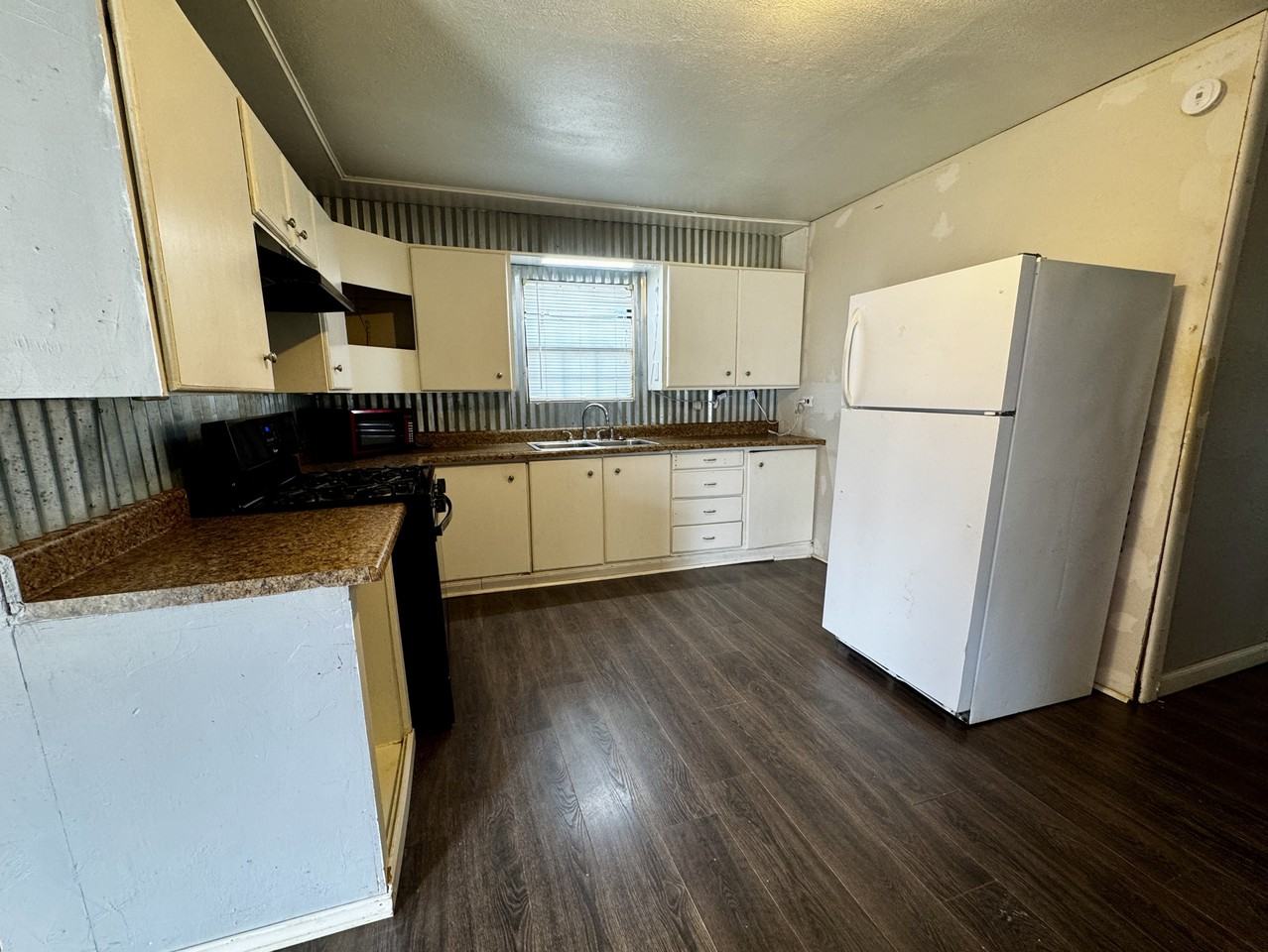 719 Small St #1 - Photo 3 of 12