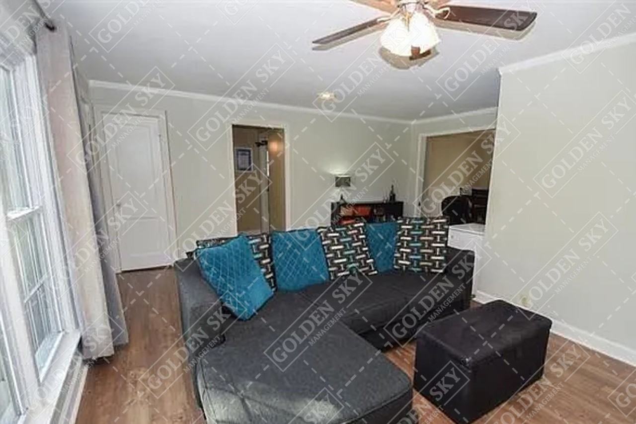 2605 N Maplewood Ave #1 - Photo 2 of 13