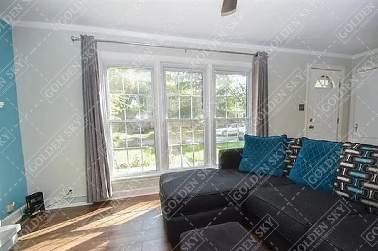 2605 N Maplewood Ave #1 - Photo 3 of 13