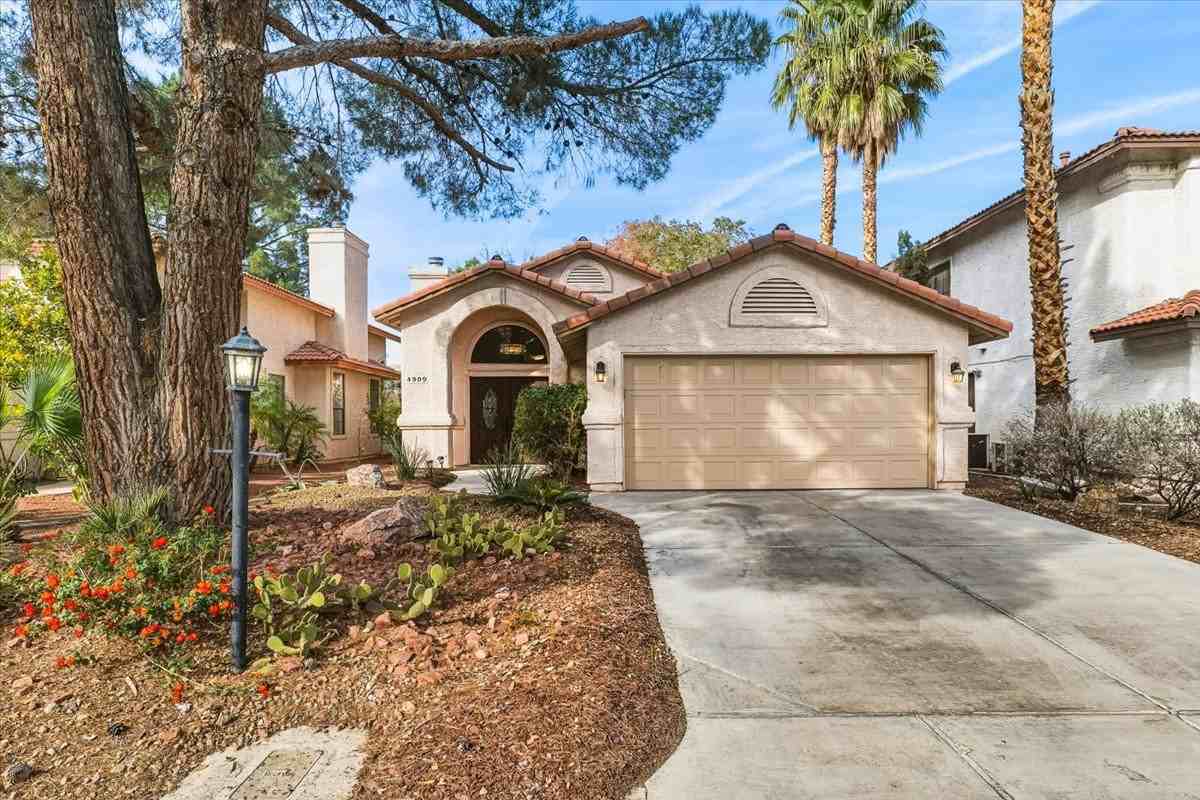 4909 Fiesta Lakes Street #1