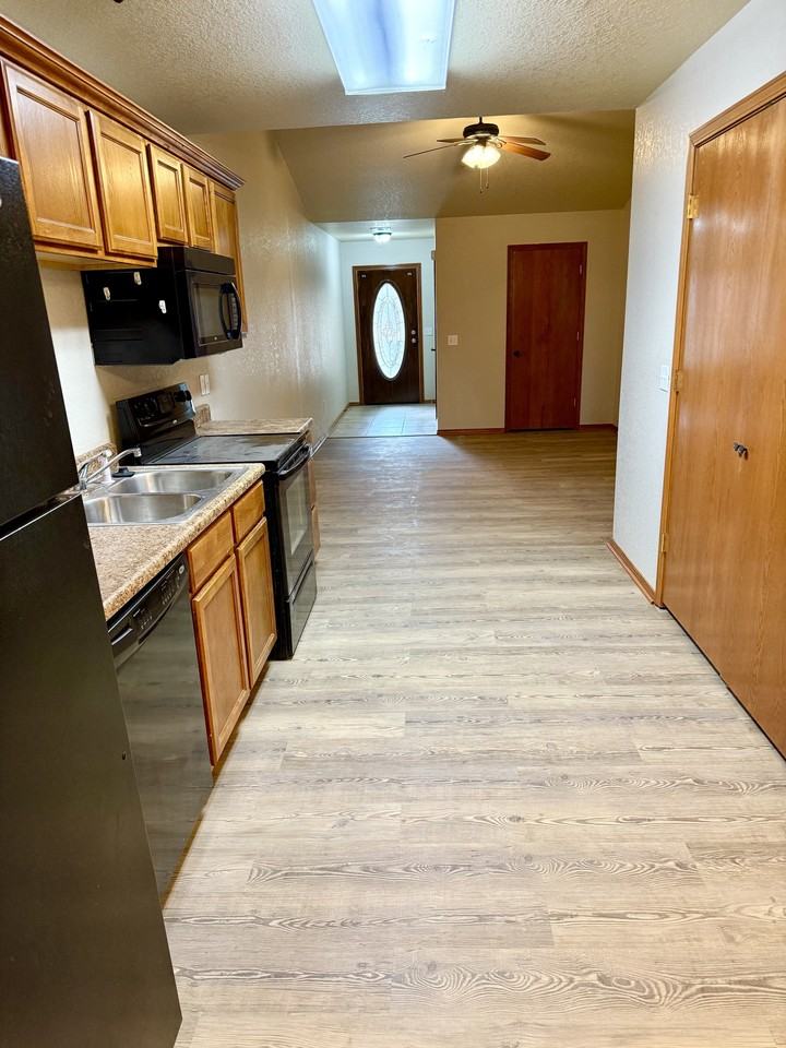 2204 Lakeview Dr #1 - Photo 3 of 21