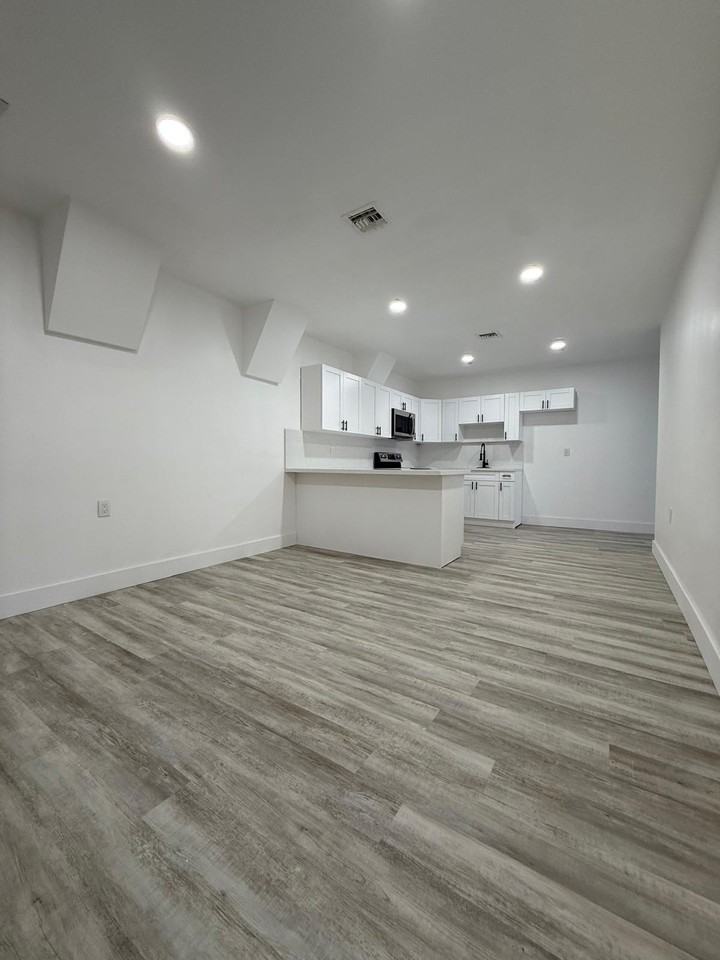 1 Northwest 46th Street #1 - Photo 4 of 11